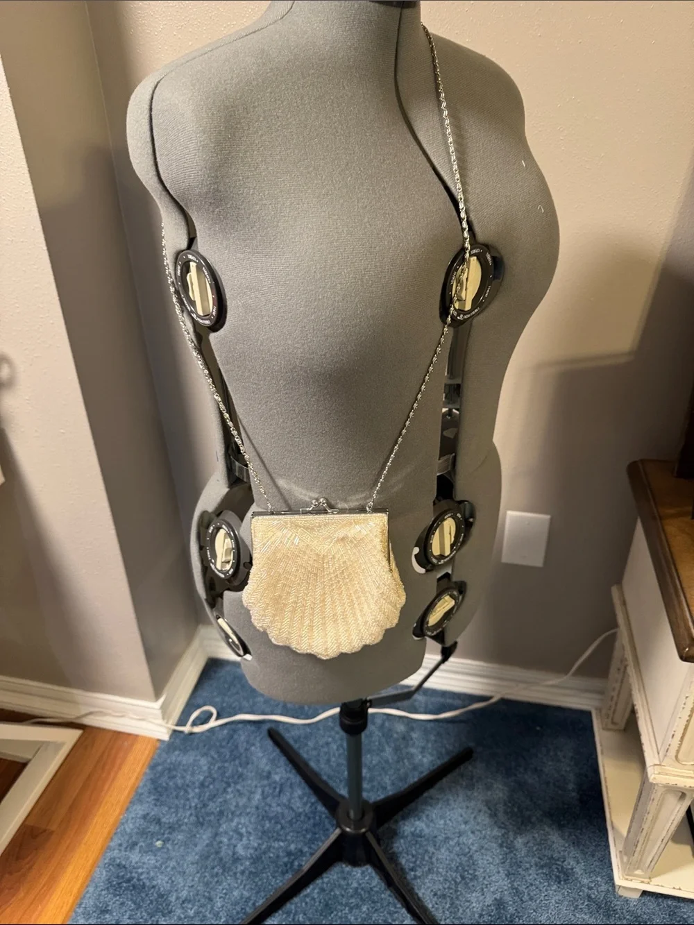 Metaphor Beaded Shell Clutch in Ivory
